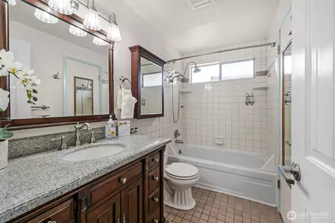 Bath - 3330 120th St SE, Everett, WA 98208 photo 2 of 2