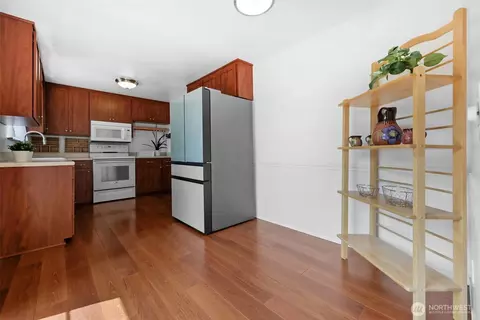 Kitchen - 3330 120th St SE, Everett, WA 98208 photo 4 of 4