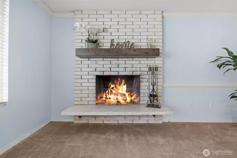 Living - 3330 120th St SE, Everett, WA 98208 photo 1 of 3