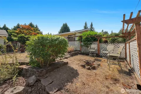 Exterior - 3330 120th St SE, Everett, WA 98208 photo 14 of 17