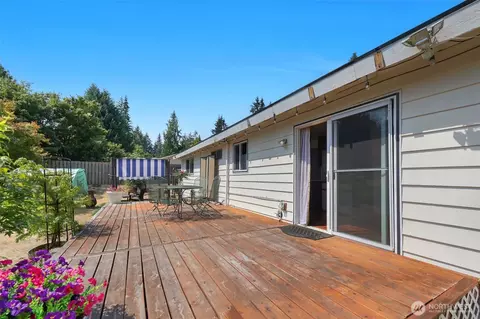 Exterior - 3330 120th St SE, Everett, WA 98208 photo 3 of 17