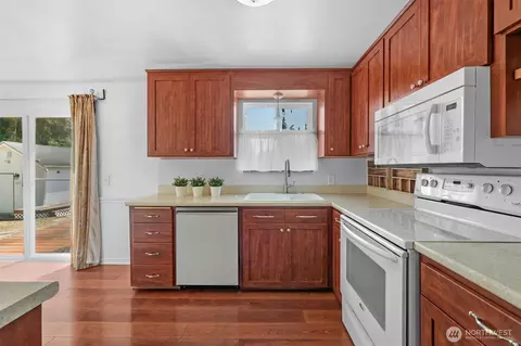 Kitchen - 3330 120th St SE, Everett, WA 98208 photo 1 of 4