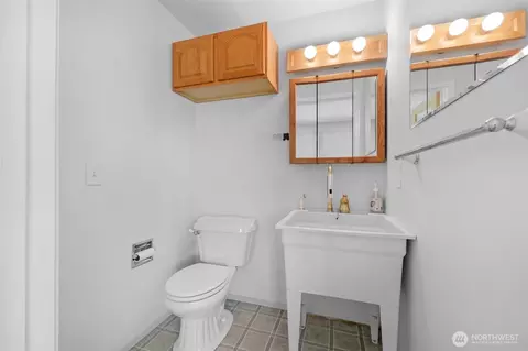 Bath - 3330 120th St SE, Everett, WA 98208 photo 1 of 2
