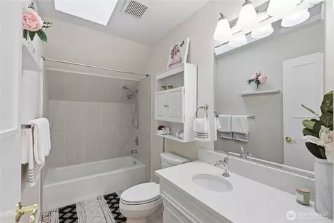 Bath - 412 164 Pl SE, Bothell, WA 98012 photo 6 of 6