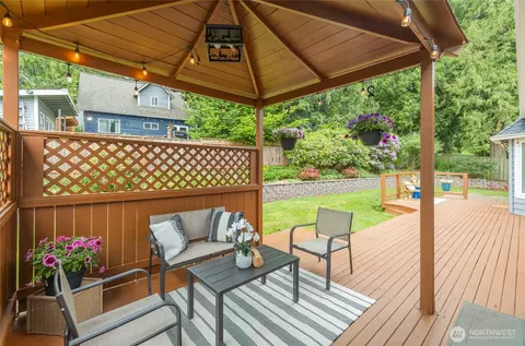 Exterior - 412 164 Pl SE, Bothell, WA 98012 photo 4 of 5