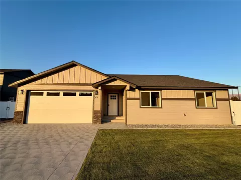 201 Country Cottage Ln, Malaga, WA 98828