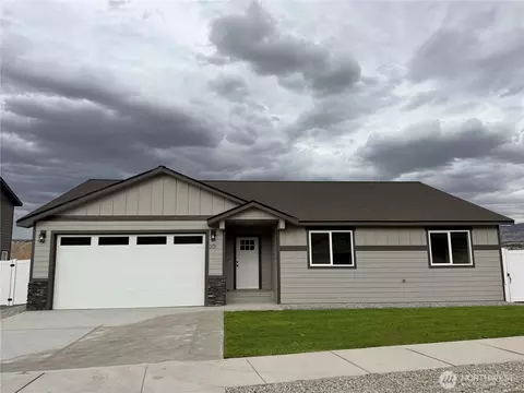 201 Country Cottage Ln, Malaga, WA 98828