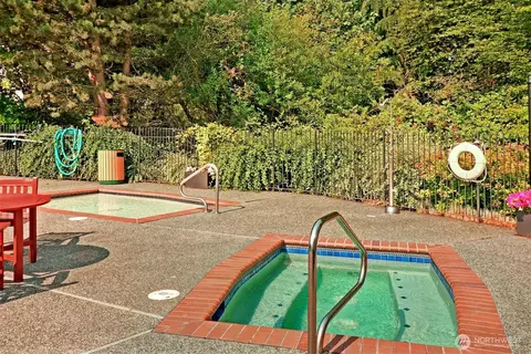Exterior - 12404 E Gibson Rd #B-304, Everett, WA 98204 photo 4 of 6