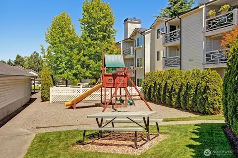 Exterior - 12404 E Gibson Rd #B-304, Everett, WA 98204 photo 5 of 6