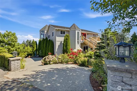 6203 Watchtower Rd NE, Tacoma, WA 98422