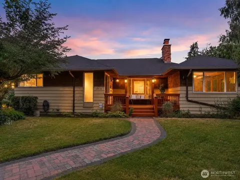 18973 8th Ave SW, Normandy Park, WA 98166