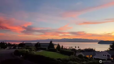 10919 E Villa Monte Dr, Mukilteo, WA 98275