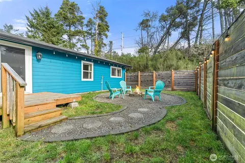 2316 S Pleasant Dr, Westport, WA 98595