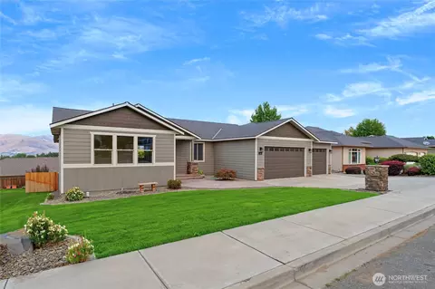 76 S Meadowbrook Ln, East Wenatchee, WA 98802