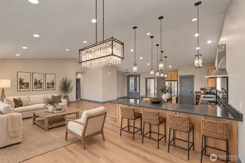 76 S Meadowbrook Ln, East Wenatchee, WA 98802