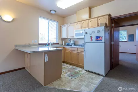 Kitchen - 918 Citadel Dr, Everson, WA 98247 photo 4 of 4