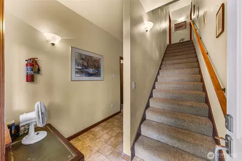 Entry Way - 918 Citadel Dr, Everson, WA 98247 photo 2 of 2