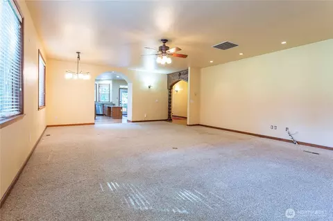 Living - 918 Citadel Dr, Everson, WA 98247 photo 2 of 6