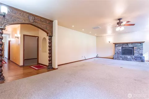 Living - 918 Citadel Dr, Everson, WA 98247 photo 1 of 6