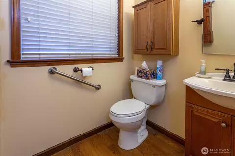 Bath - 918 Citadel Dr, Everson, WA 98247 photo 1 of 1