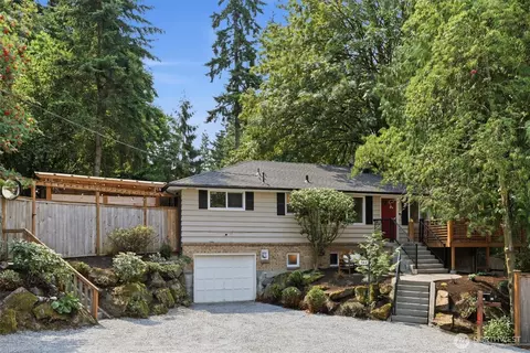 549 NW 205th St, Shoreline, WA 98177