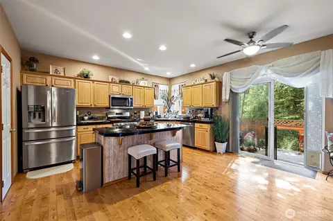 Kitchen - 4610 146th Pl SE, Bothell, WA 98012 photo 1 of 4
