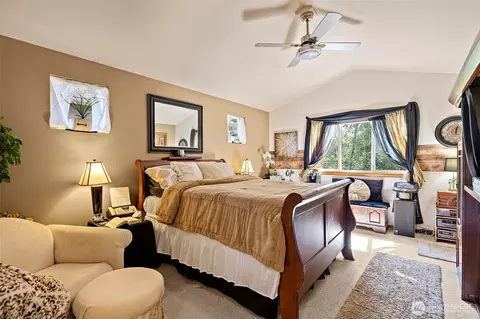 Bedroom - 4610 146th Pl SE, Bothell, WA 98012 photo 1 of 2