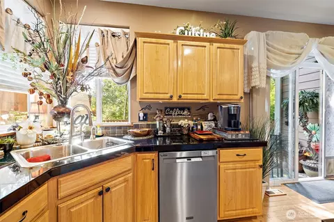 Kitchen - 4610 146th Pl SE, Bothell, WA 98012 photo 3 of 4