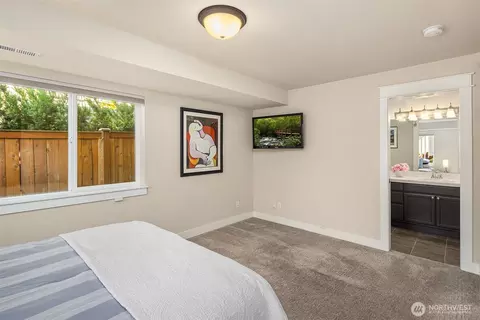 Bedroom - 1109 33rd Ave E, Seattle, WA 98112 photo 6 of 6