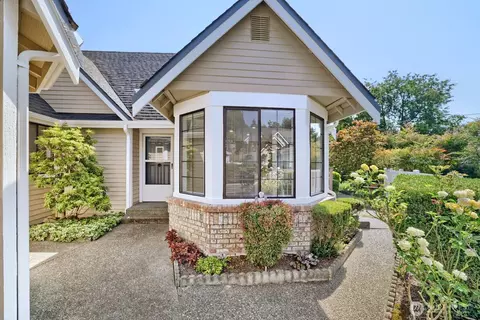 10063 Wallingford Ave N, Seattle, WA 98133