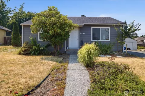 9831 33rd Ave SW, Seattle, WA 98126