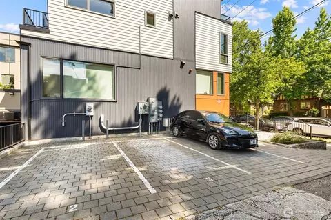 Exterior - 305 17th Ave E, Seattle, WA 98112 photo 6 of 10