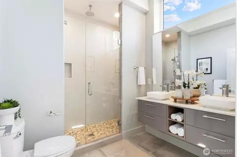 Bath - 305 17th Ave E, Seattle, WA 98112 photo 1 of 3