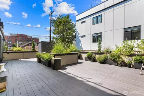 Exterior - 305 17th Ave E, Seattle, WA 98112 photo 1 of 10