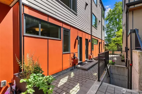 Exterior - 305 17th Ave E, Seattle, WA 98112 photo 8 of 10