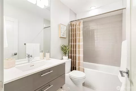 Bath - 305 17th Ave E, Seattle, WA 98112 photo 3 of 3