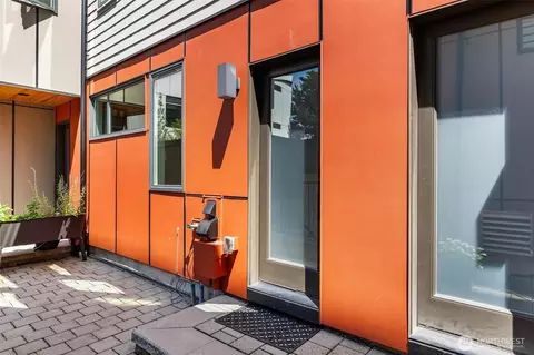 Exterior - 305 17th Ave E, Seattle, WA 98112 photo 9 of 10