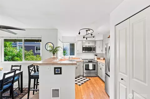 Kitchen - 3903 243rd Pl SE #N301, Bothell, WA 98021 photo 4 of 5