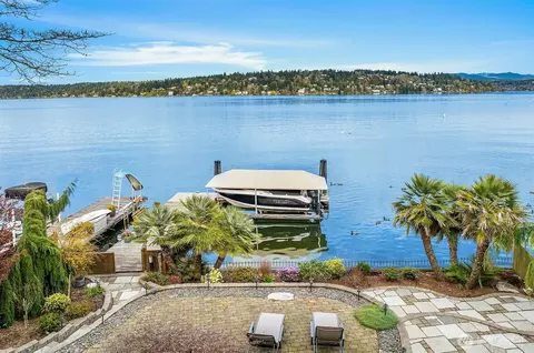 8418 Island Dr S, Seattle, WA 98118