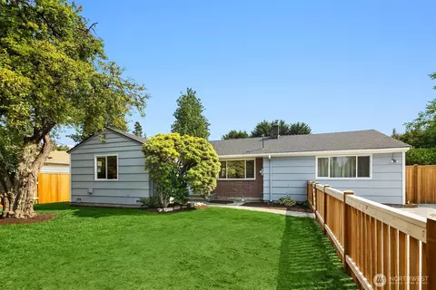 211 N 160th St, Shoreline, WA 98133