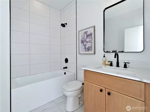 Bath - 435 19th Ave E, Seattle, WA 98112 photo 3 of 3