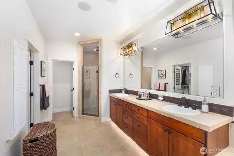 Bath - 897 Spaulding Cir, Buckley, WA 98321 photo 1 of 5