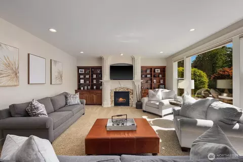 Living - 897 Spaulding Cir, Buckley, WA 98321 photo 3 of 4