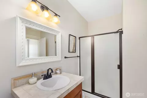 Bath - 897 Spaulding Cir, Buckley, WA 98321 photo 3 of 5