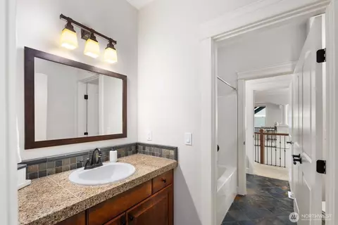 Bath - 897 Spaulding Cir, Buckley, WA 98321 photo 4 of 5
