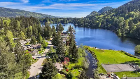 371 Lakeside Dr, Sedro Woolley, WA 98284