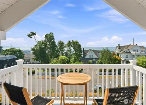 Exterior - 2329 Rucker Ave, Everett, WA 98201 photo 6 of 7