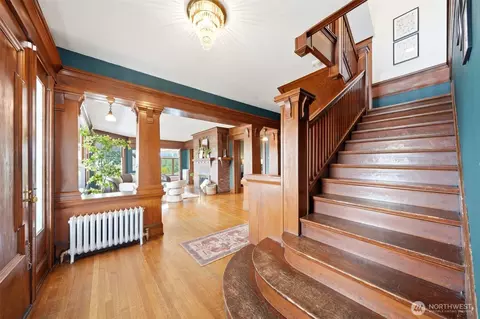 Entry Way - 2329 Rucker Ave, Everett, WA 98201 photo 1 of 2
