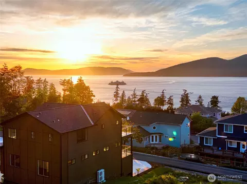 3706 W 3rd St, Anacortes, WA 98221