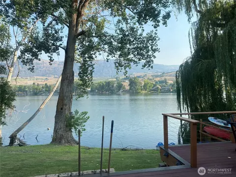 155 Lake Cortez Ln, Malaga, WA 98828